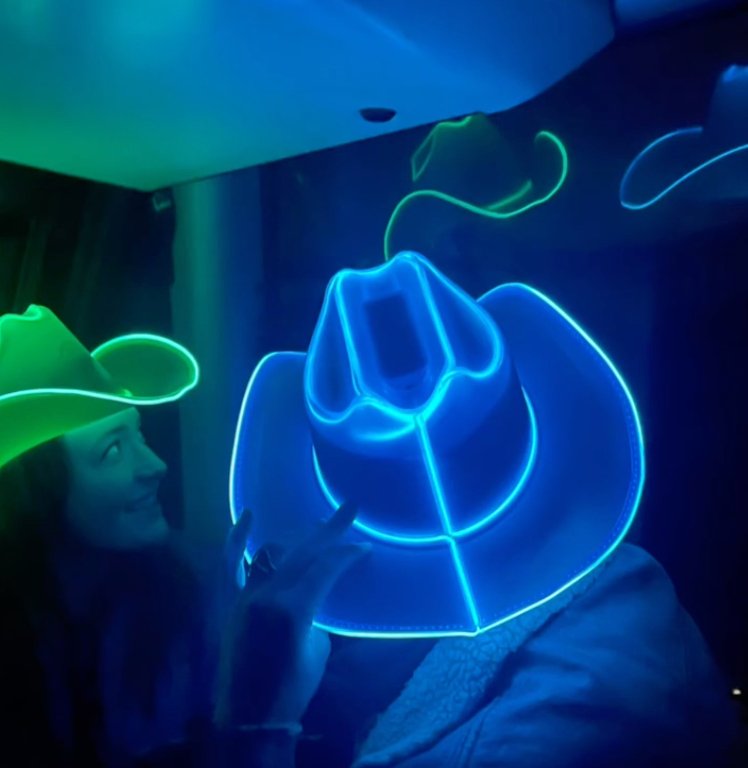 Καλύβα Neon Cowboys®